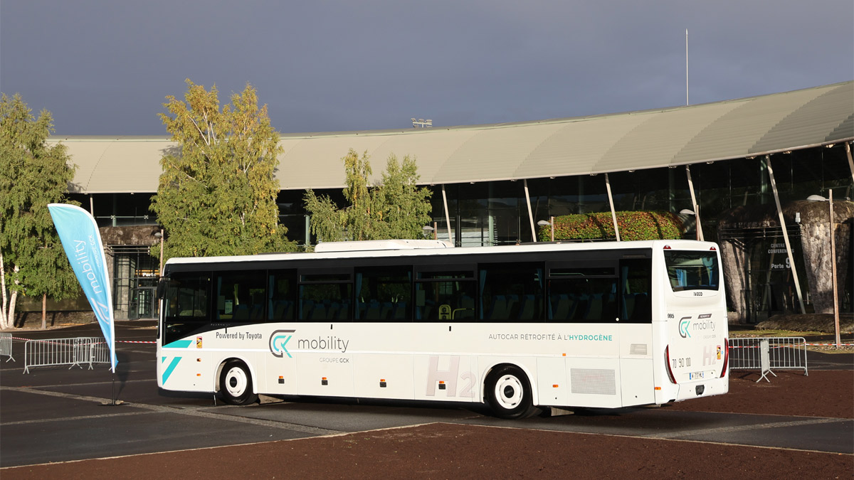 Autocar diesel rétrofité en autocar électrique avec une pile à combustible à hydrogène