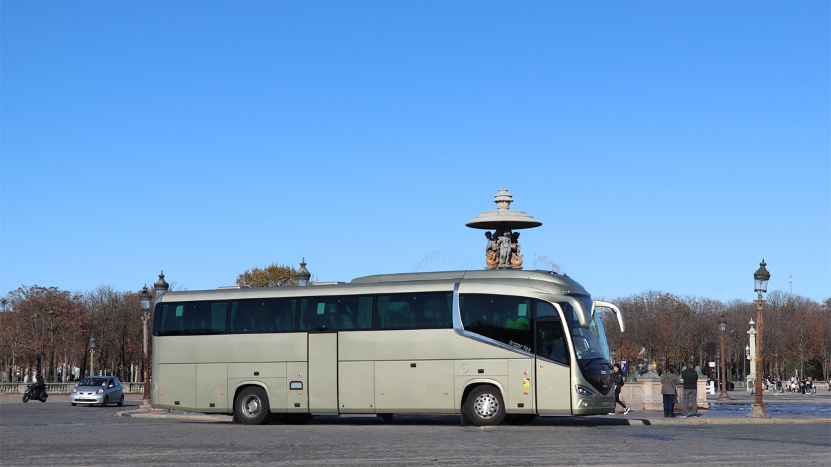 Autocar de tourisme à Paris
