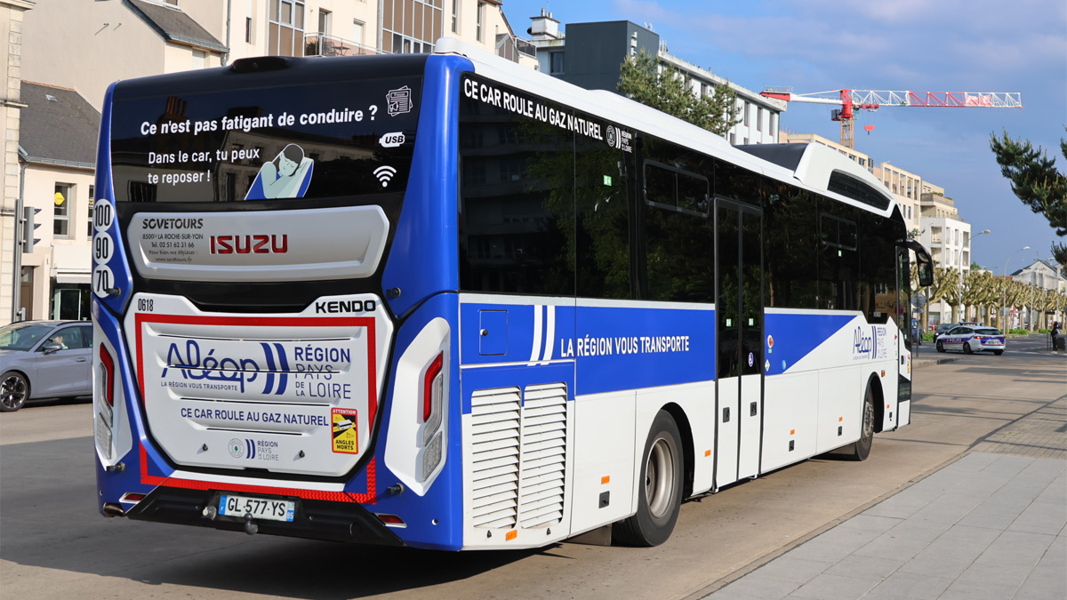 Autocar Isuzu Kendo fonctionnant au gaz naturel