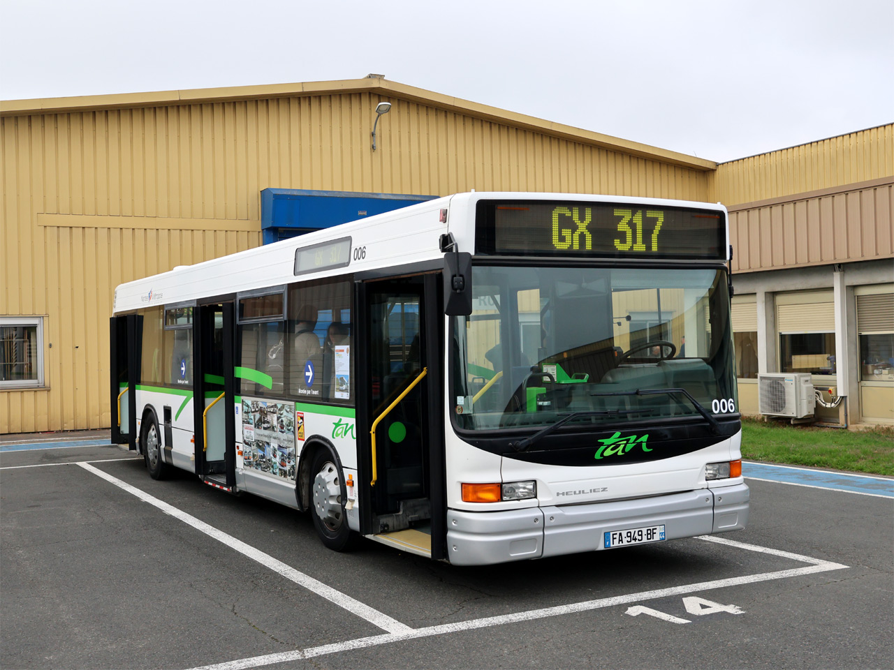 Heuliez GX 317 - Omnibus Nantes