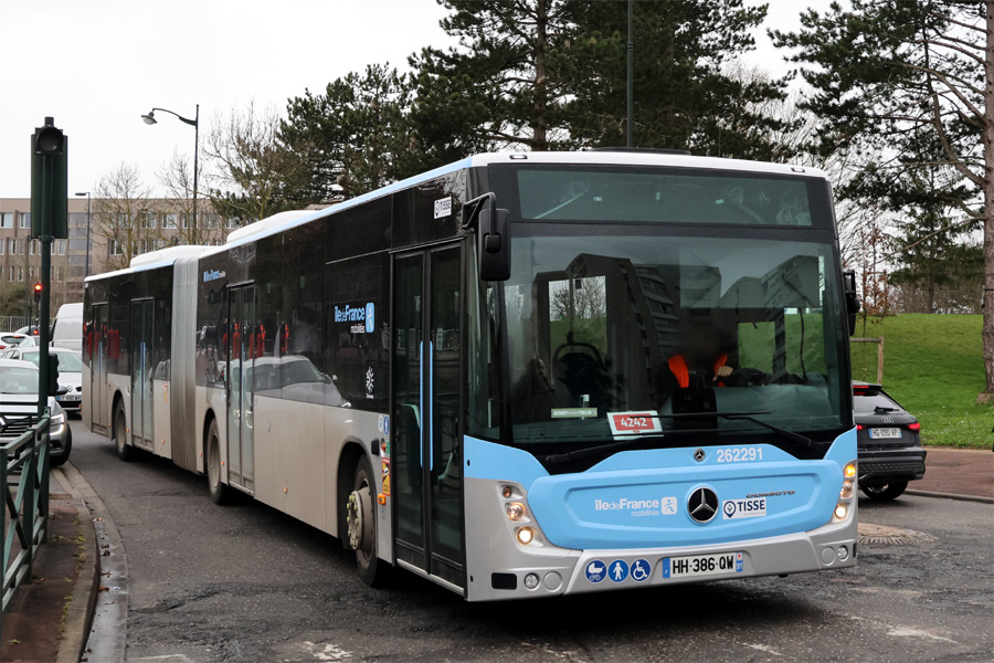 Autobus Mercedes-Benz Conecto G à Corbeil-Essonnes