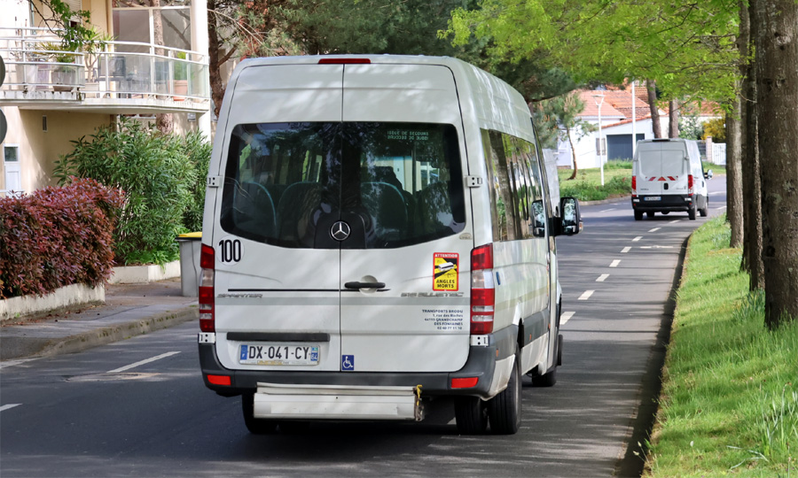 Elévateur sur minicar Mercedes-Benz Sprinter